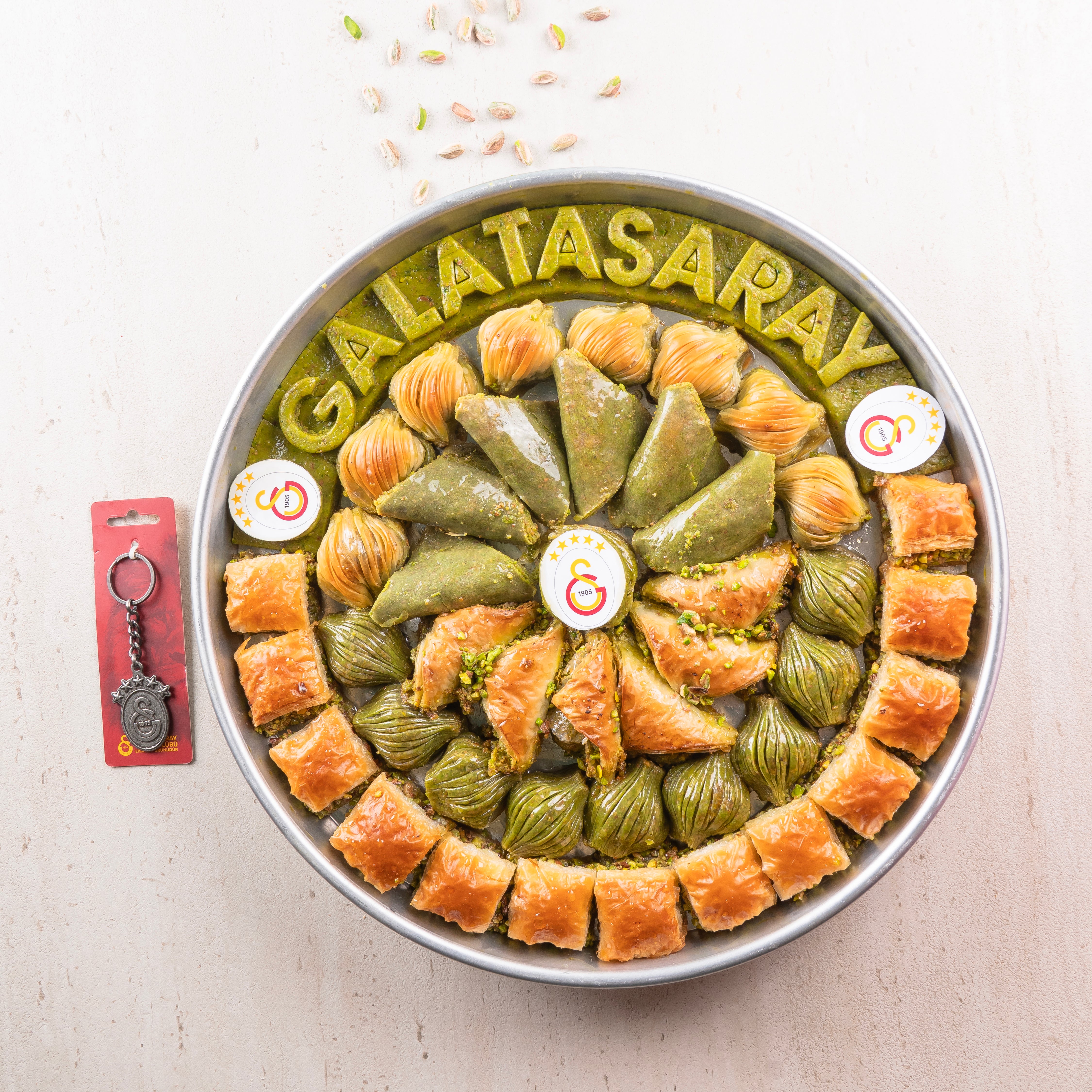 Galatasaray Taraftar Baklavası – Maskot Hediyeli