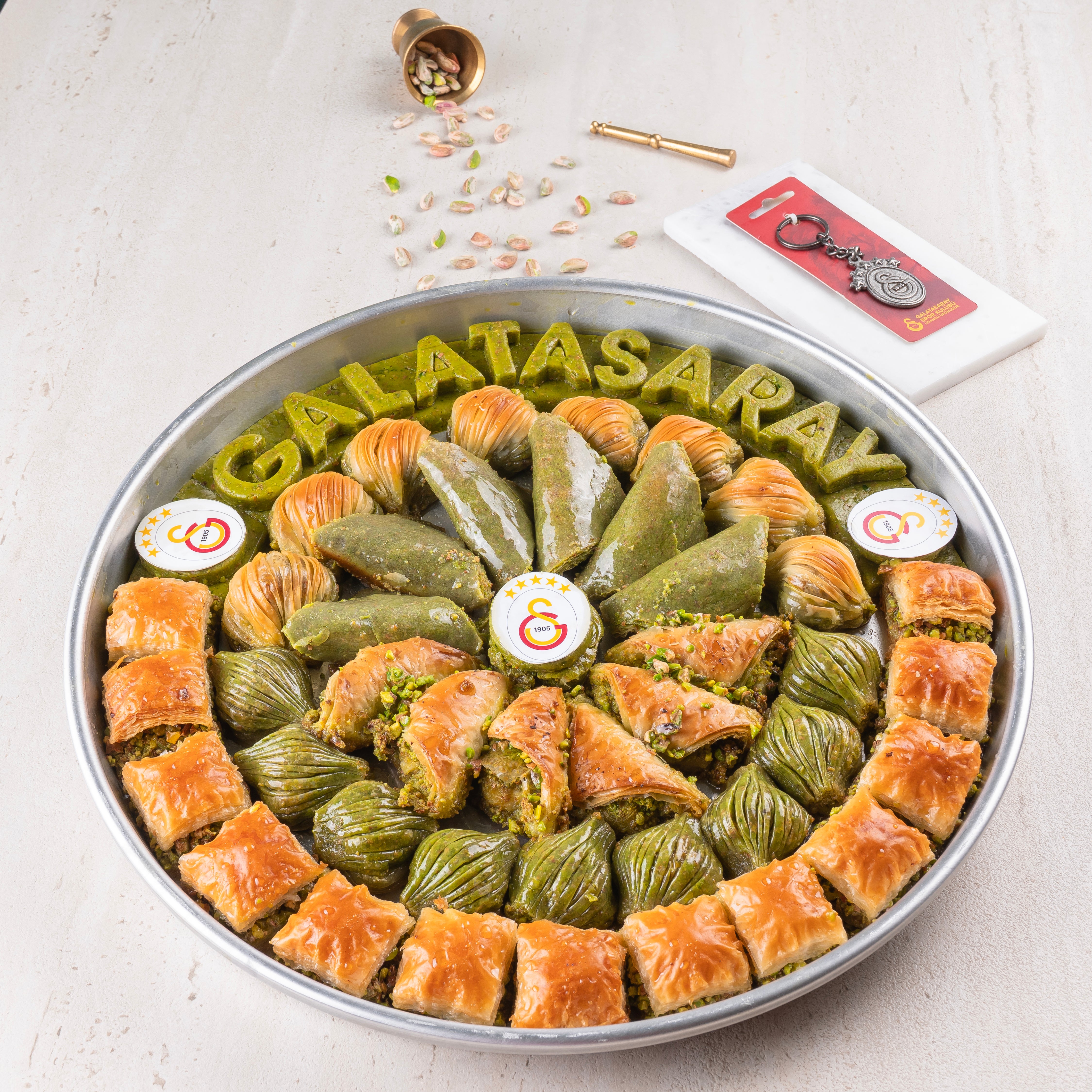 Galatasaray Taraftar Baklavası – Maskot Hediyeli