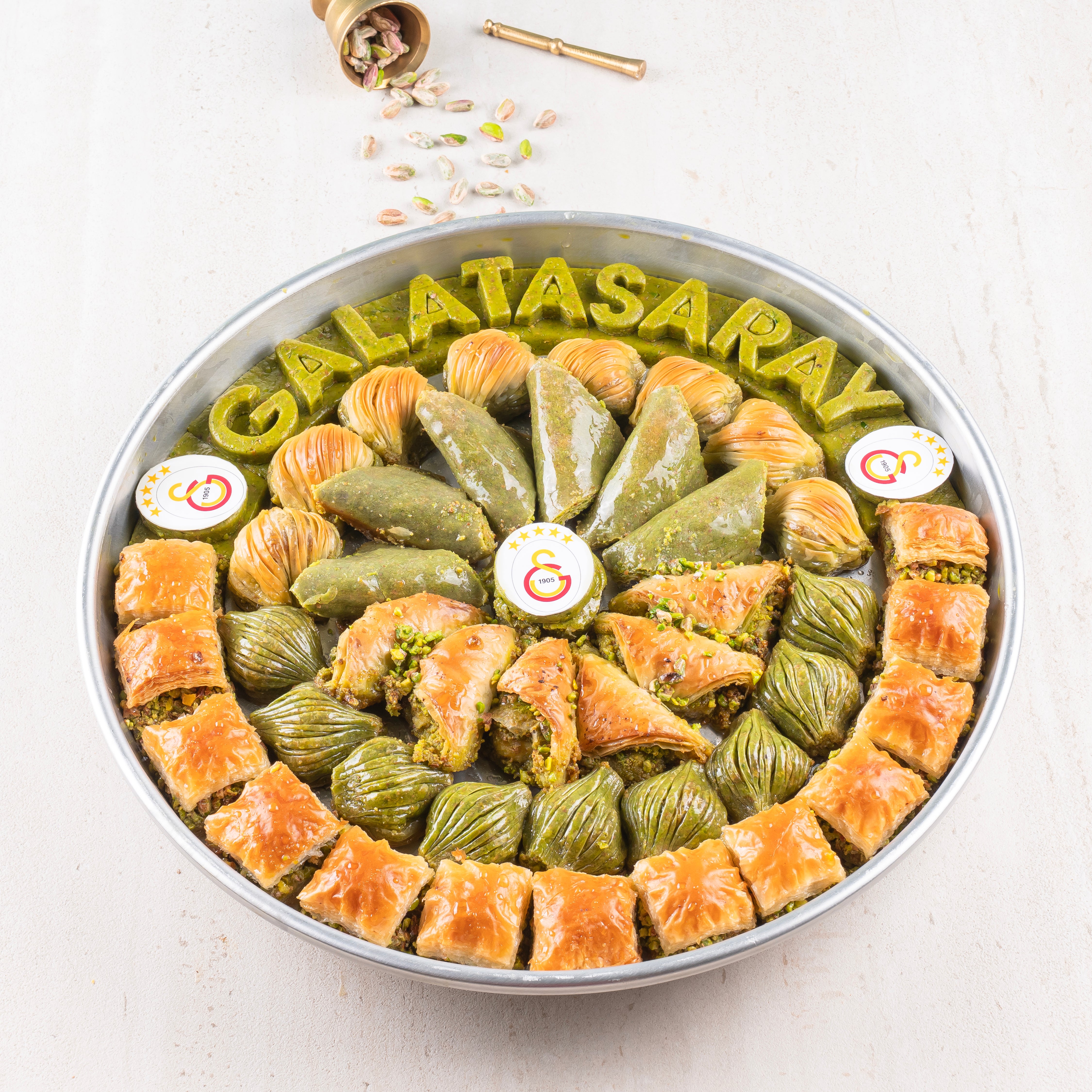 Galatasaray Taraftar Baklavası – Maskot Hediyeli