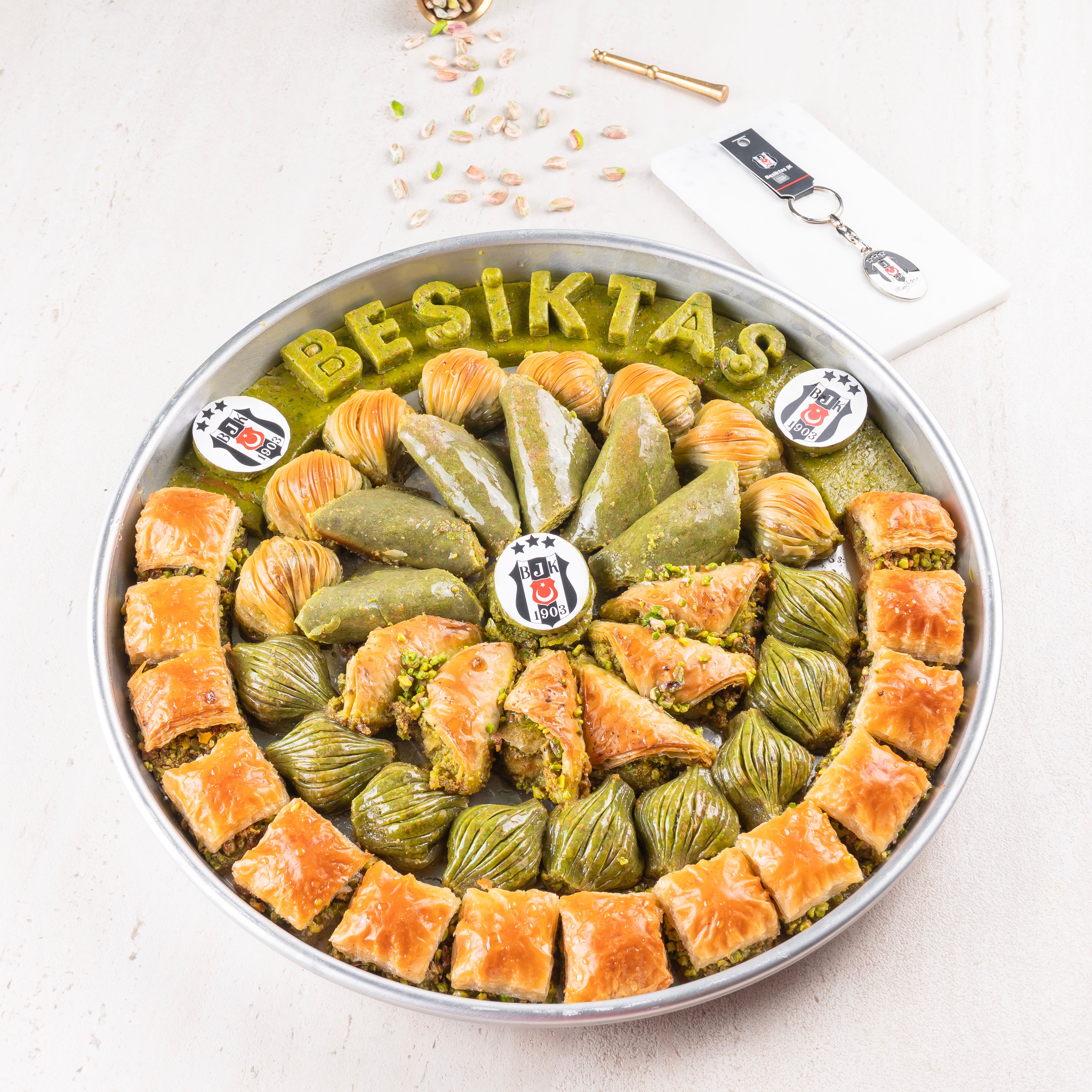 Beşiktaş Taraftar Baklavası – Maskot Hediyeli