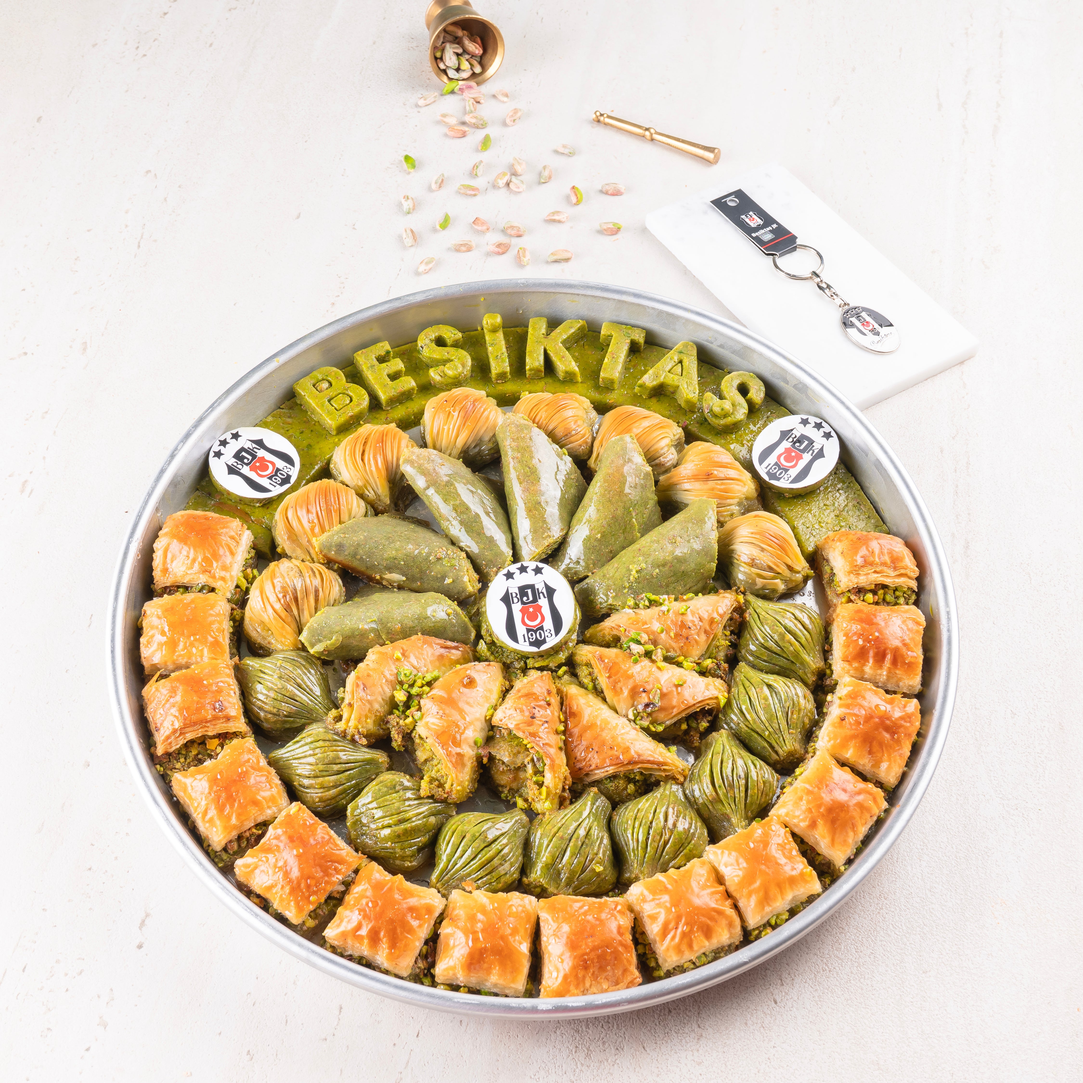 Beşiktaş Taraftar Baklavası – Maskot Hediyeli